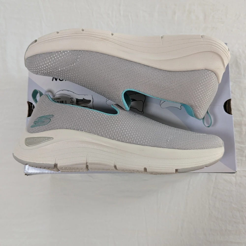 SKECHERS Slip-on ARCH Fit COMFORT Sneakers Woman's 8 - Picture 3 of 4
